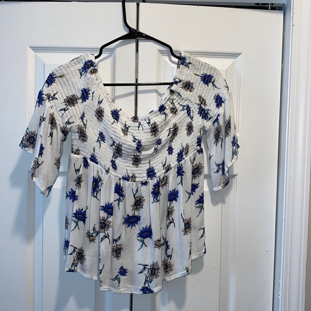 Brand - Arizona Jean Co. size - L. Color- white/pattern